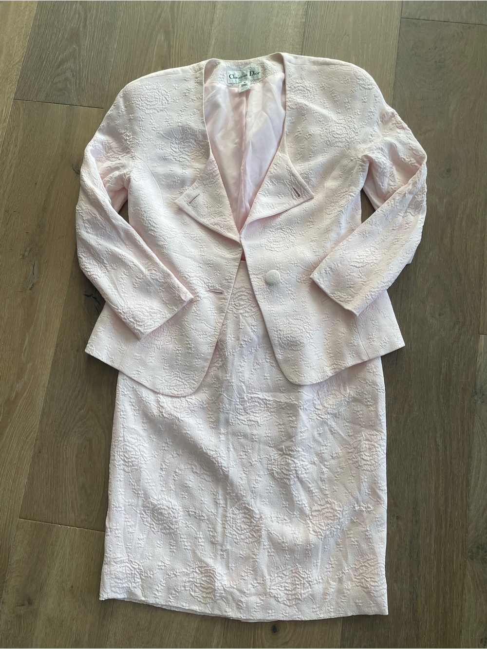 Vintage Dior Light Pink Textured Women's Jacket & Skirt Set - Picture 3 of 16